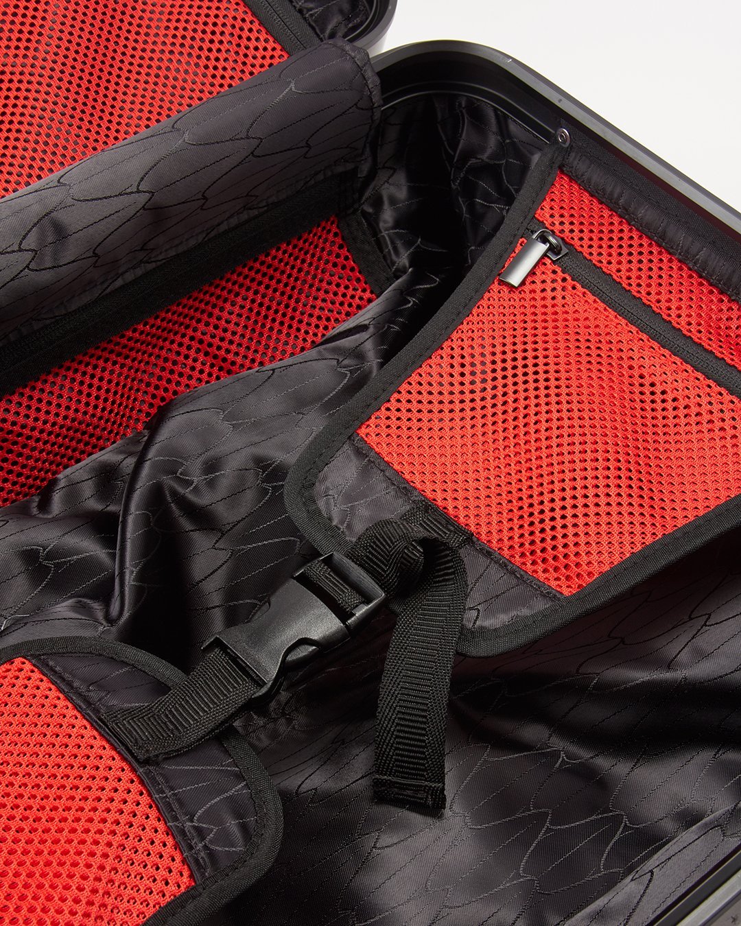 SHARKITECTURE MOLDED 29” FULL-SIZE LUGGAGE