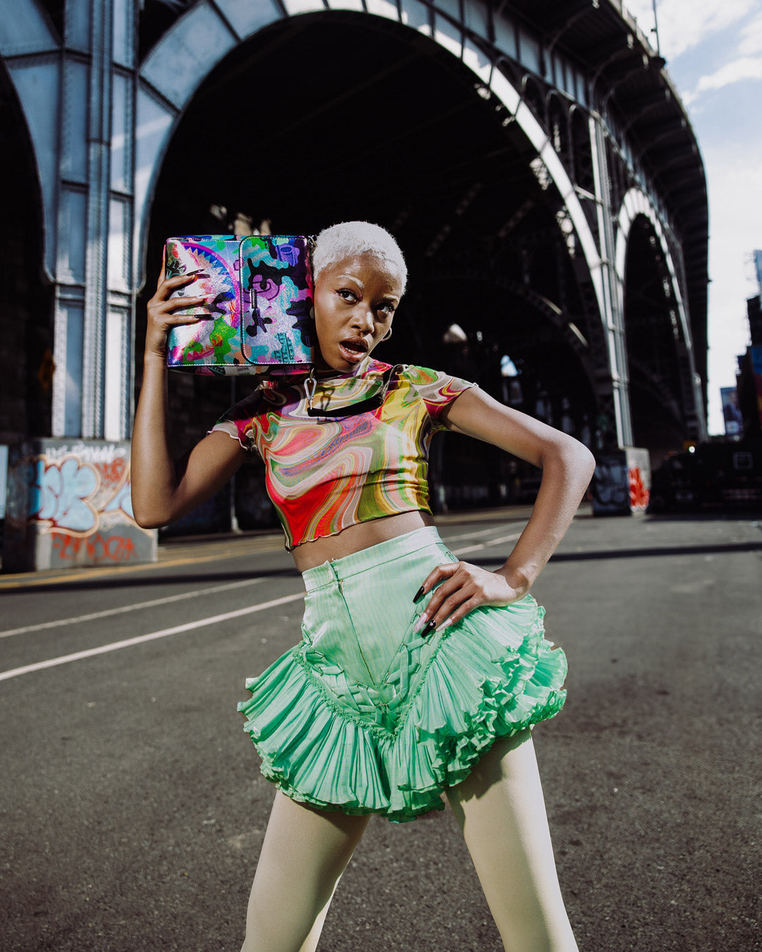 HEAVY RHYTHM MESSENGER SLING BAG