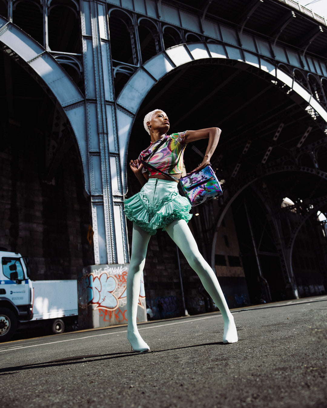 HEAVY RHYTHM MESSENGER SLING BAG