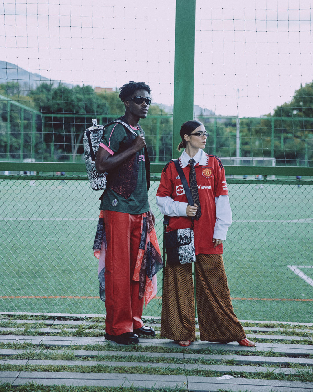 DARK WAVE MESSENGER BAG