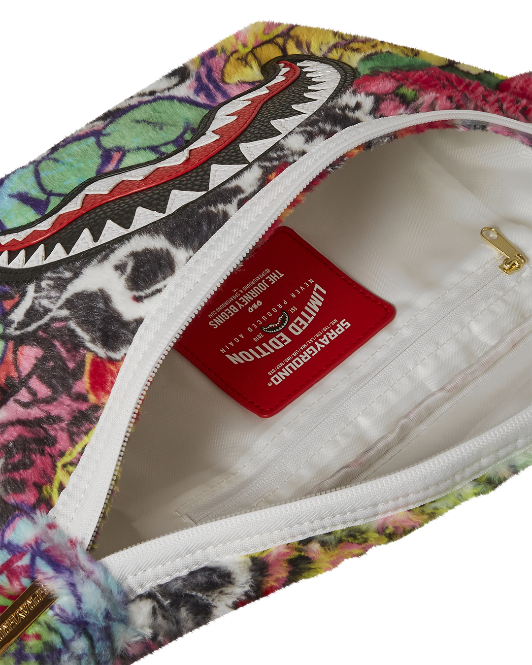 LE MONDE DES GRAFFITIS SAVVY CROSSBODY