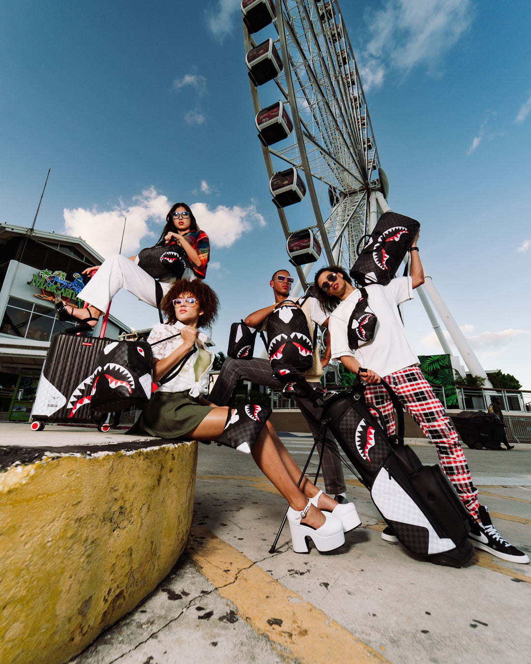 TRIPLE DECKER HEIR TO THE THRONE HARDSHELL CARRY-ON LUGGAGE