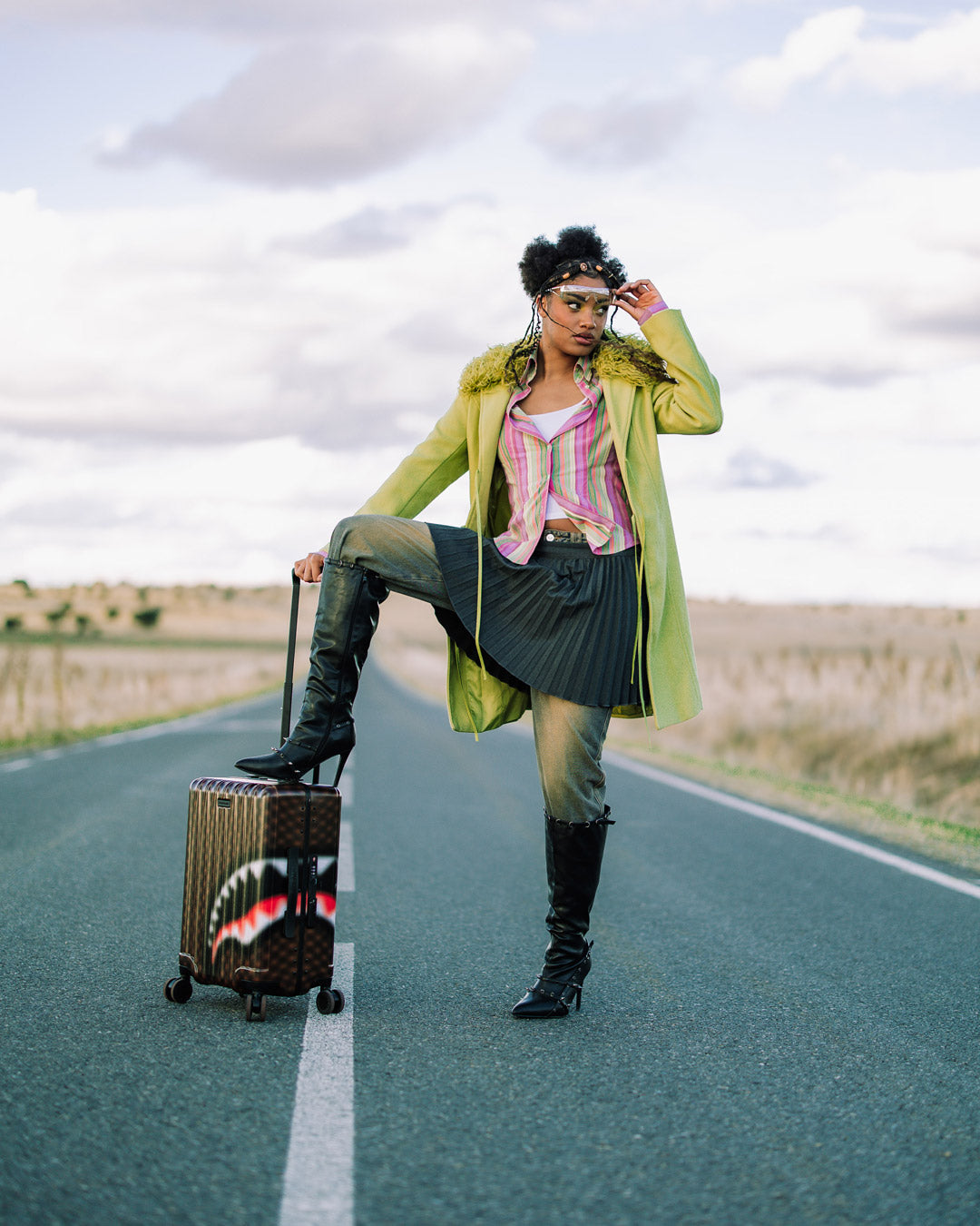 SHARKS IN PARIS BLUR EFFECT CARRY-ON LUGGAGE