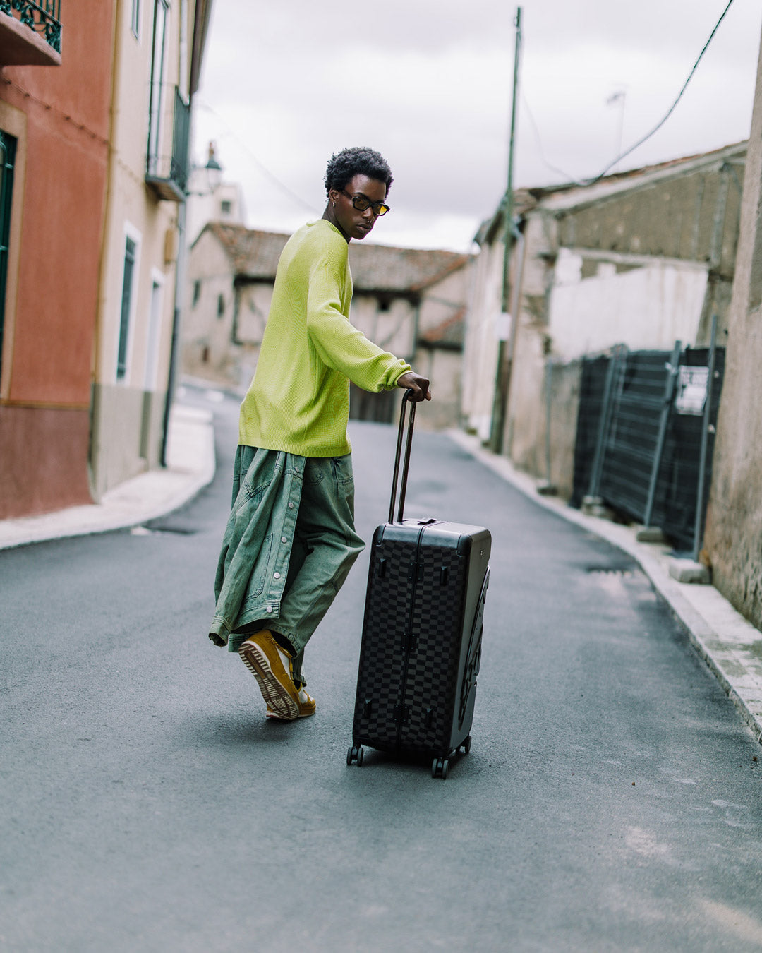 NIGHTSHARKS WORLDWIDE SHARKITECTURE FULL SIZE LUGGAGE