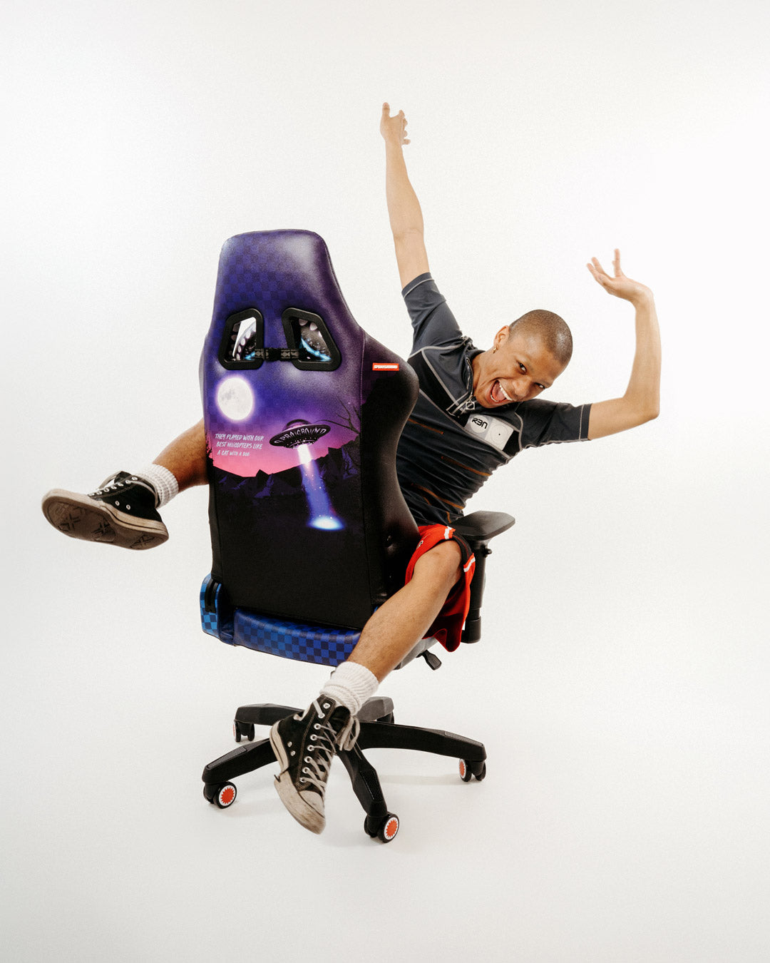 LATE ONE NIGHT GAMING CHAIR