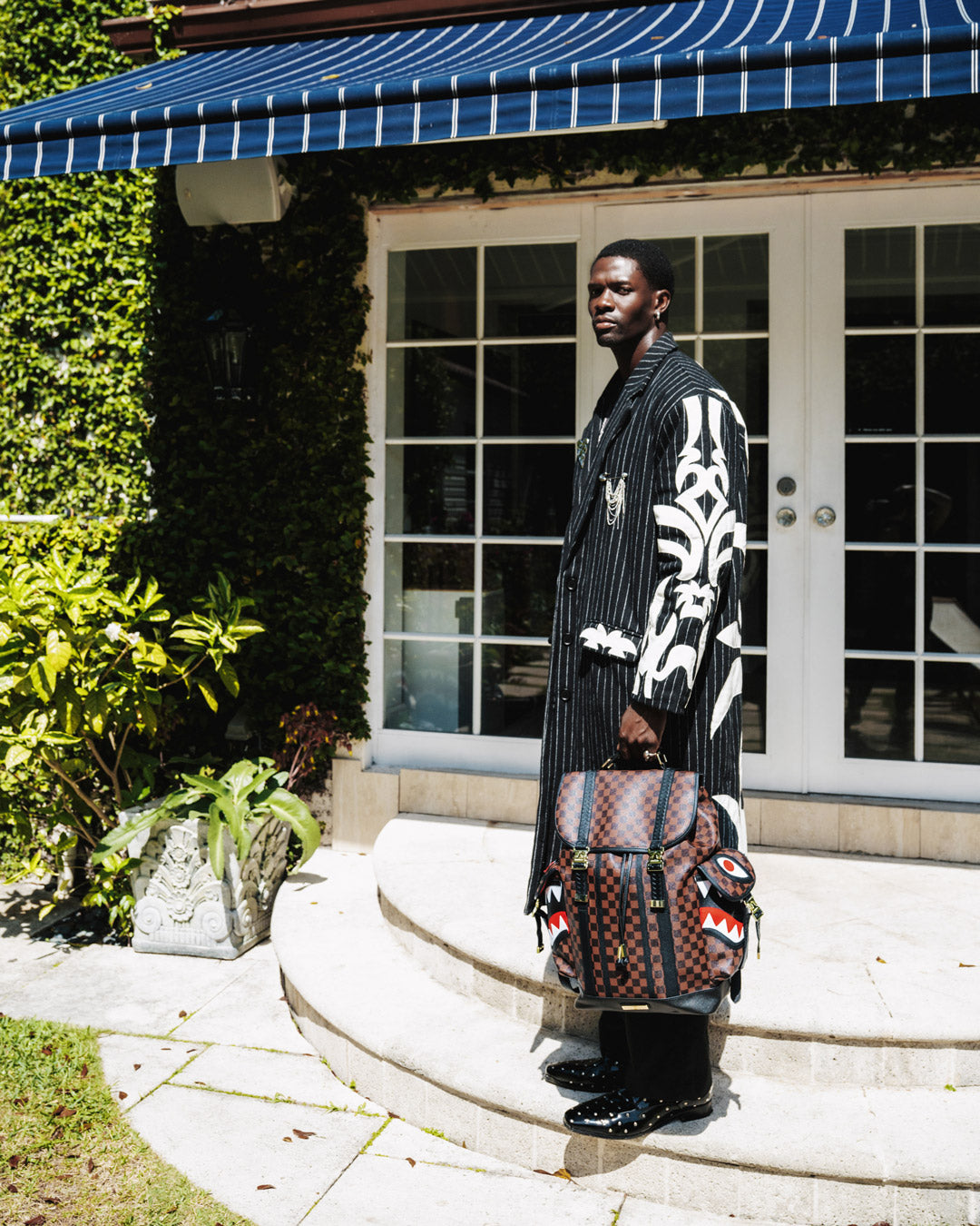 SAWTOOTH SHARKS IN PARIS MONTE CARLO