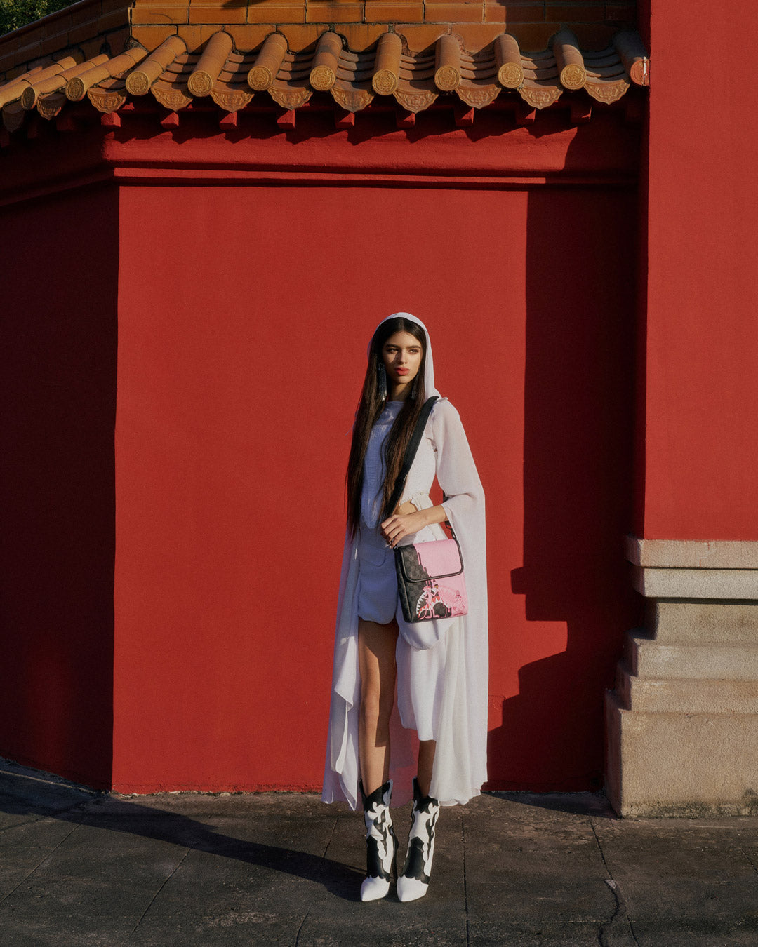 PINK PANTHER PINK PAINTER MESSENGER SLING BAG