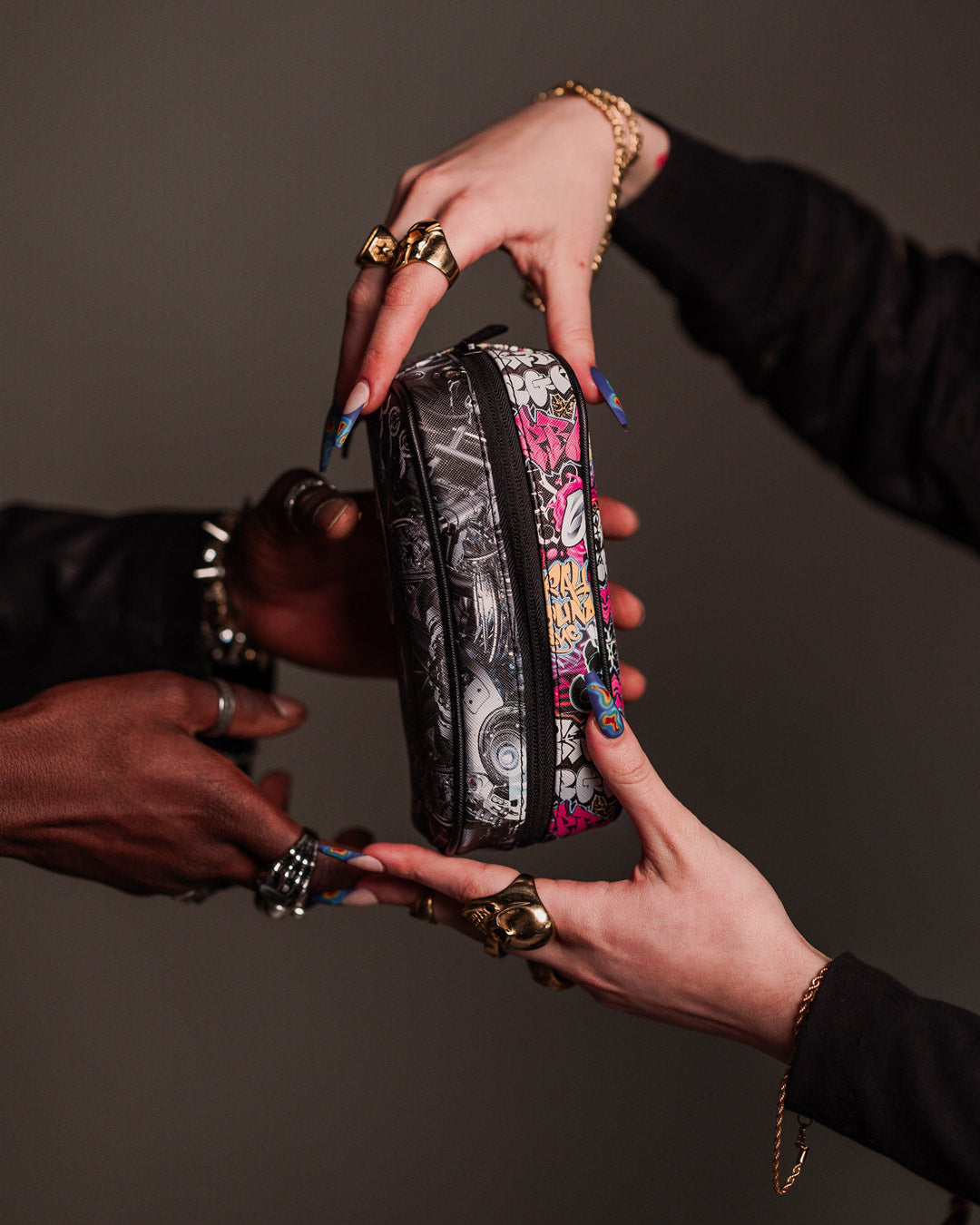 NEW CITY ANDROID POUCH