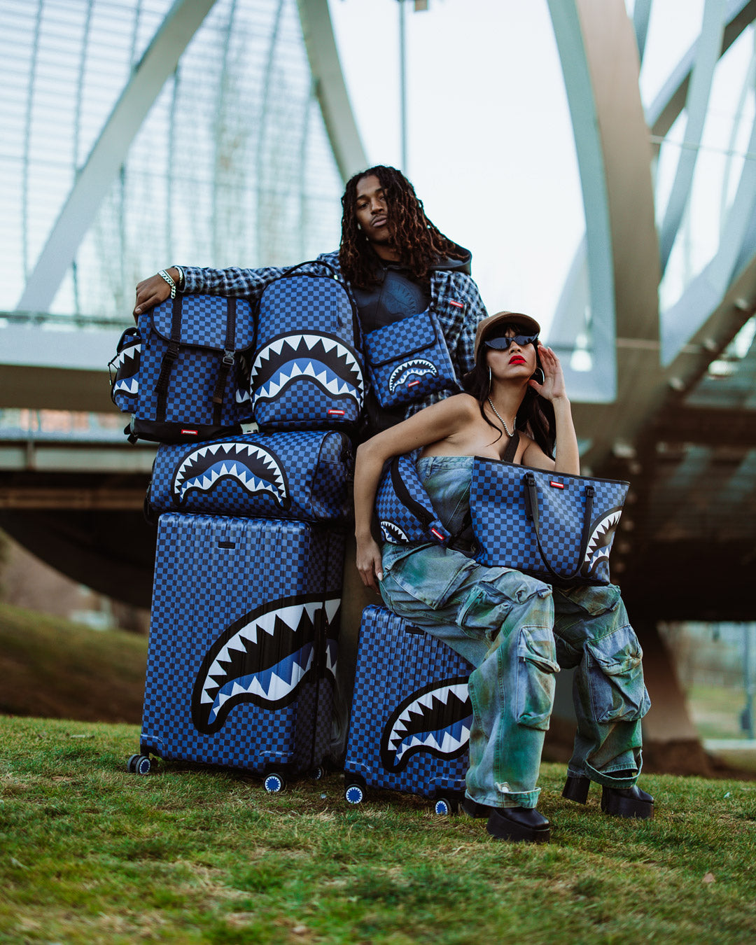 MIDNIGHT MAGIC SHARKS IN PARIS HARD SHELL FULL-SIZE LUGGAGE