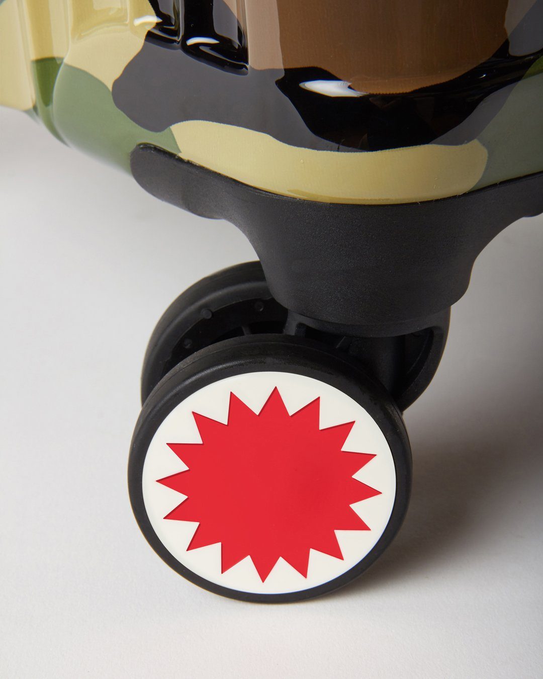 SHARKNAUTICS (CAMO) 29.5” FULL-SIZE LUGGAGE